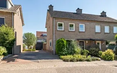 Twee-onder-één-kap te koop: Mr. Tydemanstraat 25, Stationsbuurt Tiel
