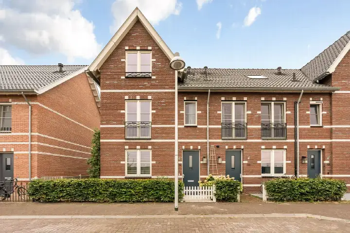 Hoekwoning te koop: Muiderslotlaan 114, Lanenrijk Weesp