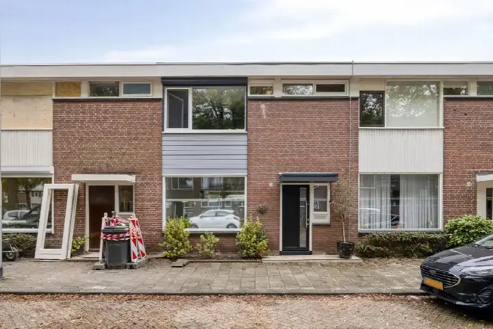 Tussenwoning te koop: Muiderslotstraat 24, Kastelenbuurt Noord Tilburg