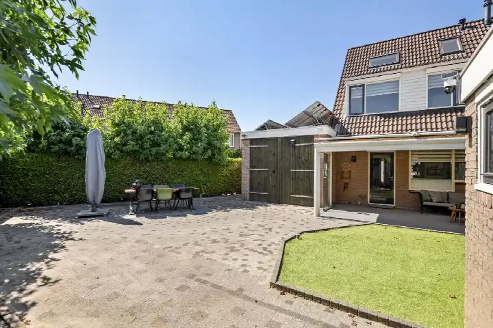 Hoekwoning te koop: Multatulistraat 19, Rauwenhof Tiel