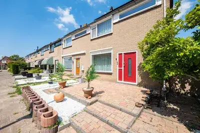 Hoekwoning te koop: Multatulistraat 2, Dichters- en Schrijversbuurt Hellevoetsluis