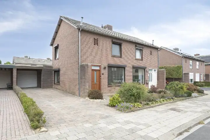 Hoekwoning te koop: Muntstraat 10, Born Born