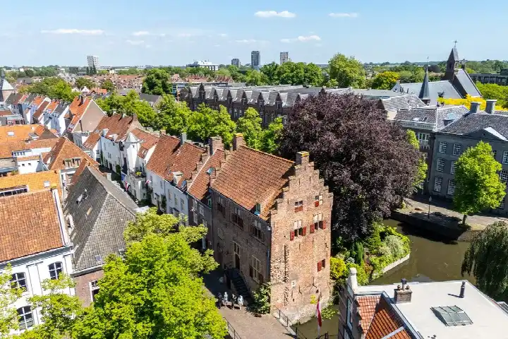 Corner house for sale: Muurhuizen 25, Nieuwstraat e.o. Amersfoort