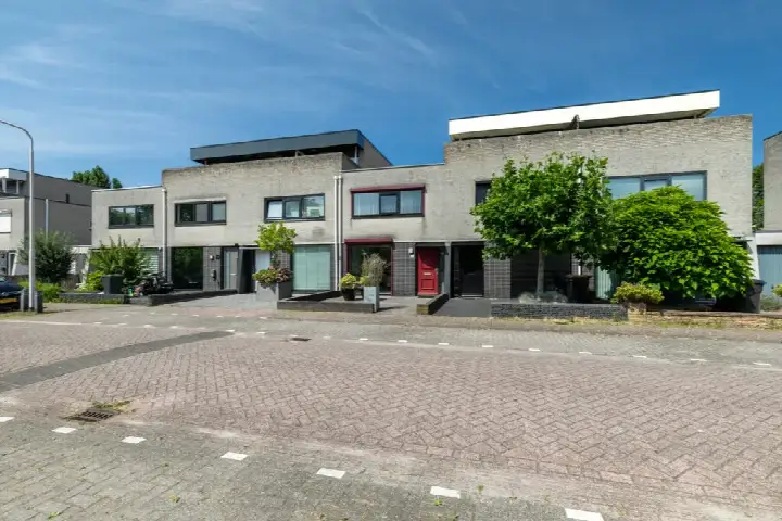 Terraced house for sale: Naardenstraat 163, De Kievit Zuid-West Tilburg
