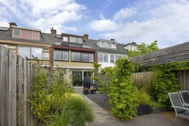 Tussenwoning te koop: Nachtegaallaan 23, Vogelbuurt Maassluis