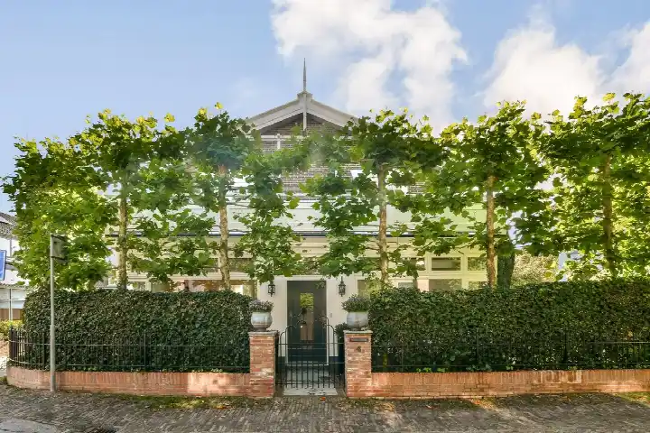 Detached house for sale: Nachtegaallaan 4, Zandvoort Baarn