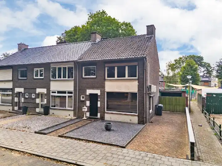 Hoekwoning te koop: Napoleonbaan Noord 20, Lindenheuvel Geleen