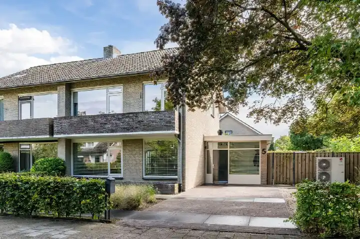 Corner house for sale: Narcislaan 5, Langakkers Leende