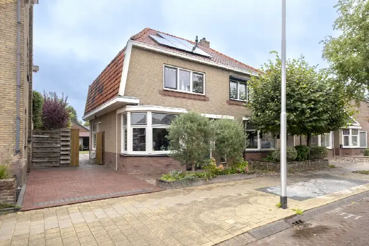 Twee-onder-één-kap te koop: Narcisstraat 37, De Dorpen Assen