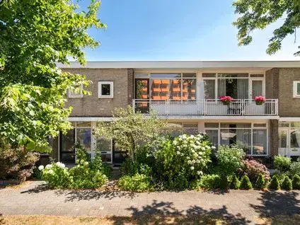 Tussenwoning te koop: Nassaulaan 4, Dorp Zoetermeer