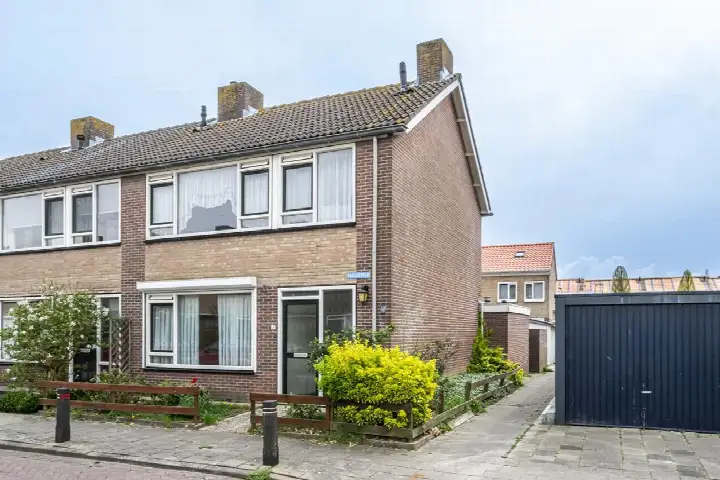 Hoekwoning te koop: Nassaustraat 2, Herkingen woonkern Herkingen