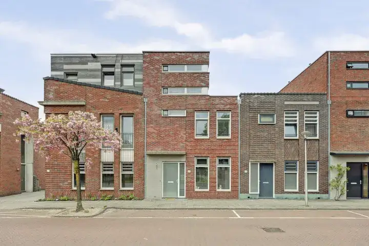 Tussenwoning te koop: Nassaustraat 29, Horstlanden-Stadsweide Enschede