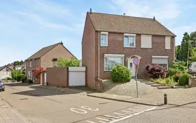 Twee-onder-één-kap te koop: Navolaan 1, Heerlerheide Kom Heerlen