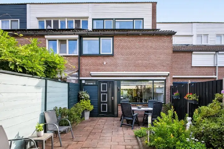 Tussenwoning te koop: Neerijnen 10, Rootselaar-West Barneveld