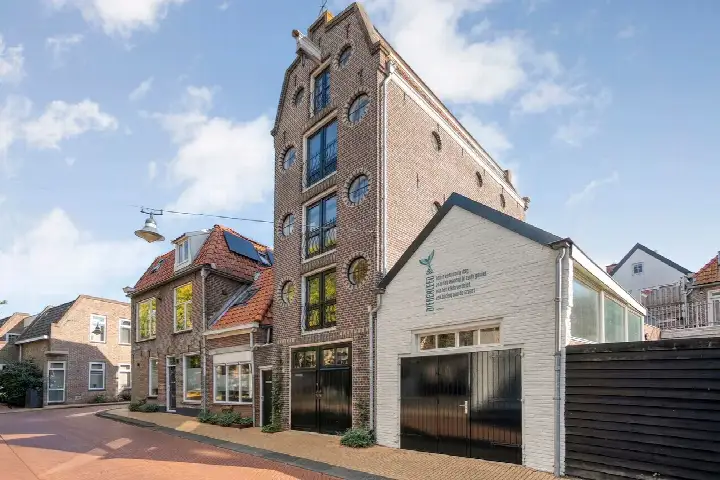 Tussenwoning te koop: Neerwoldstraat 3, Centrum Steenwijk Steenwijk