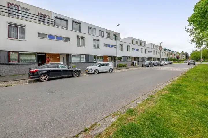 Terraced house for sale: Nehrusingel 124, Prinsenland Rotterdam