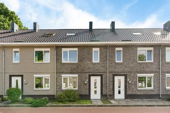 Terraced house for sale: Nelson Mandelastraat 16, Noord Hengelo