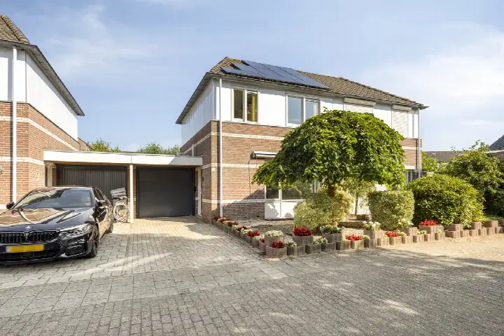 Tussenwoning te koop: Nemerlaerhof 64, Rijpelberg-West Helmond