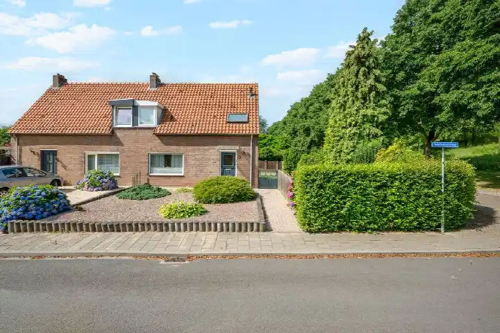Semi-detached for sale: Neptunusstraat 2, Geleen-Centrum Geleen