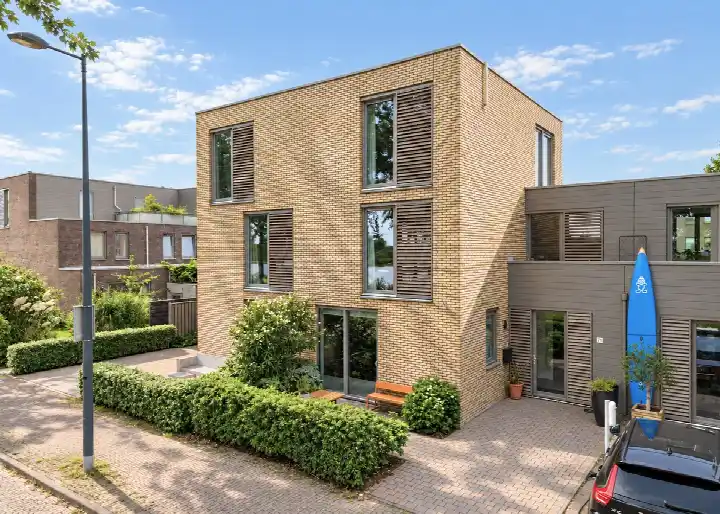 Terraced house for sale: Nico Jessekade 71, Theo van Goghparkbuurt Amsterdam