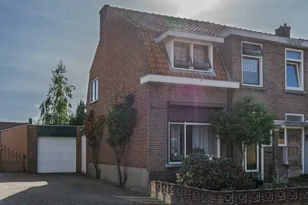 Twee-onder-één-kap te koop: Nicolaas Beetsstraat 10A, Warande-West Bergen Op Zoom