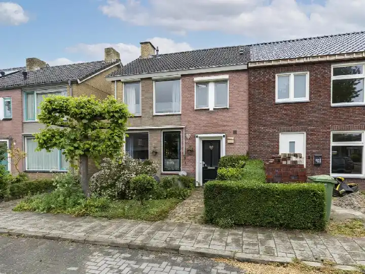 Twee-onder-één-kap te koop: Nicolaas Sichmansstraat 43, Eersel-kom en Lindeakkers Eersel