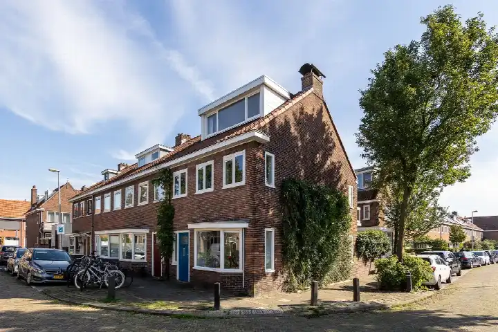 Corner house for sale: Nicolaas Sopingiusstraat 37, Julianapark en omgeving Utrecht