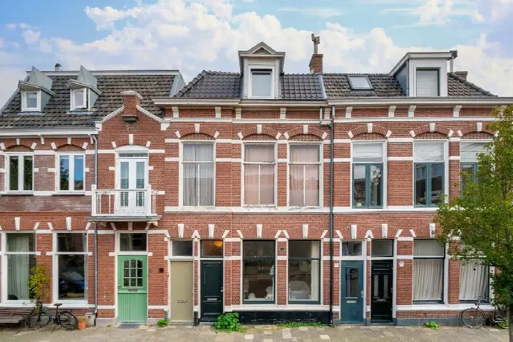 Apartment for sale: Nicolaas van der Laanstraat 17ZW, Garenkokerskwartier Haarlem