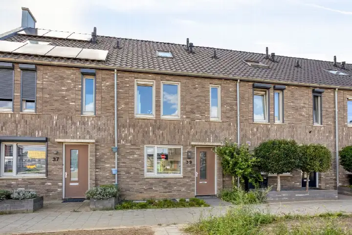 Tussenwoning te koop: Niellerveld 39, Tegelarijeveld-Broekhin Roermond