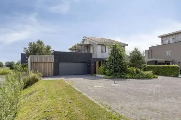 Vrijstaande woning te koop: Nienke van Hichtumweg 81, Skoatterwald Heerenveen