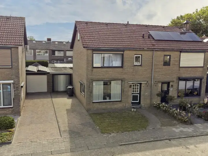 Twee-onder-één-kap te koop: Nieukerckestraat 4, Krabbendijke - Kern Krabbendijke