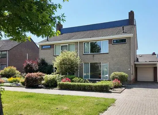 Tussenwoning te koop: Nieuwe Dorpsweg 19, Fijnaart Fijnaart