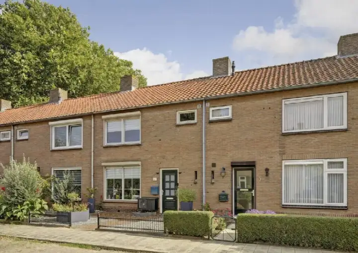 Tussenwoning te koop: Nieuwe Kruisstraat 5, Rossum Rossum