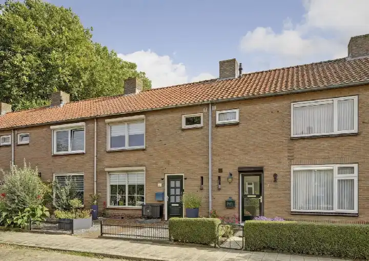 Tussenwoning te koop: Nieuwe Kruisstraat 5, Rossum Rossum (Ge)