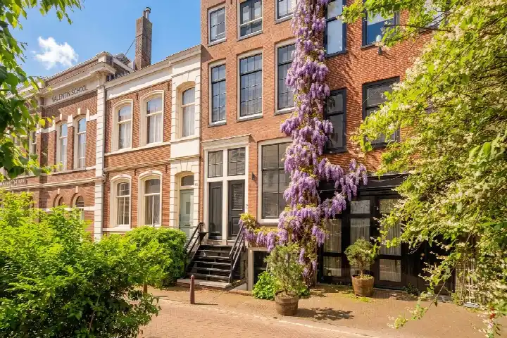Terraced house for sale: Nieuwe Looiersstraat 74, Weteringbuurt Amsterdam