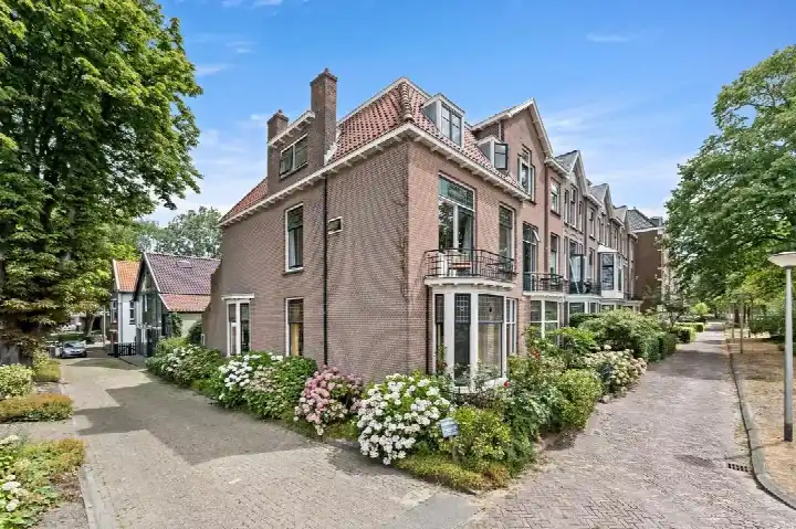 Corner house for sale: Nieuwe Plantage 108, Centrum-Noord Delft