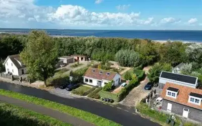 Detached house for sale: Nieuwesluisweg 34, Verspreide huizen Breskens Breskens