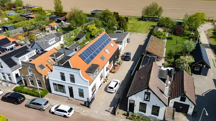 Vrijstaande woning te koop: Nieuweweg 57, Stellendam centrum Stellendam