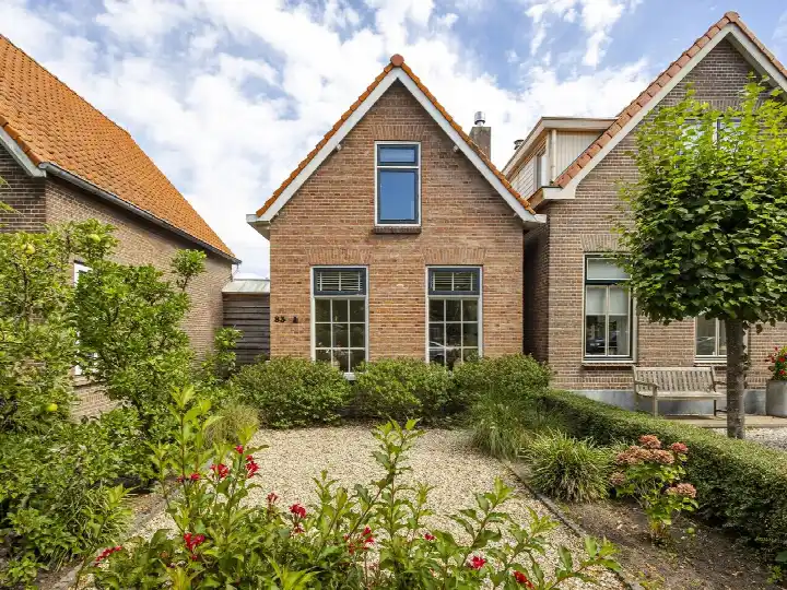 Detached house for sale: Nieuweweg 83, Wielwijk-zuid Hardinxveld-Giessendam