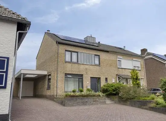 Twee-onder-één-kap te koop: Nieuwstraat 11A, Haasdal Schimmert