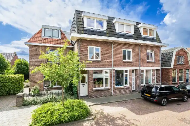 Tussenwoning te koop: Nieuwstraat 12, Nieuwe Sloot Alphen Aan Den Rijn