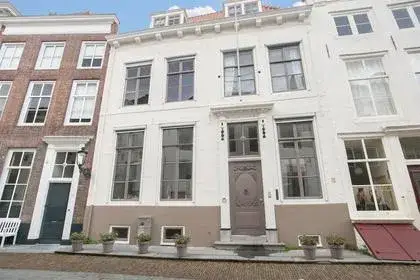 Tussenwoning te koop: Nieuwstraat 27, Damplein Middelburg