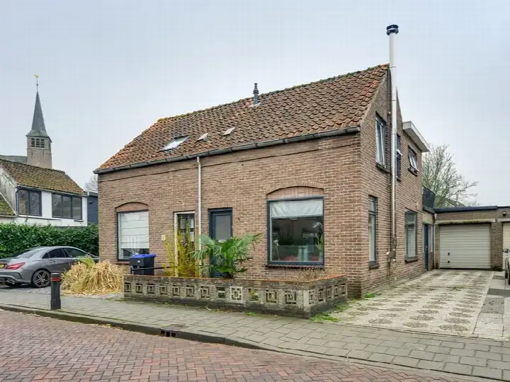 Twee-onder-één-kap te koop: Nieuwstraat 39, Stad aan 't Haringvliet woonkern Stad Aan 'T Haringvliet