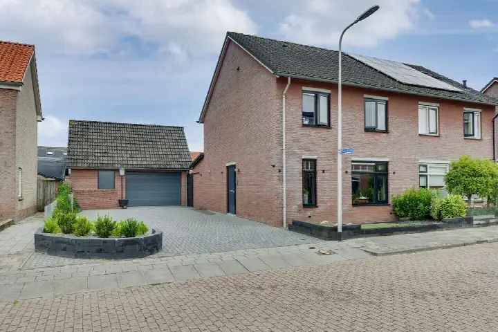 Semi-detached for sale: Nijberslaan 10, Steenwijkerwold Steenwijkerwold