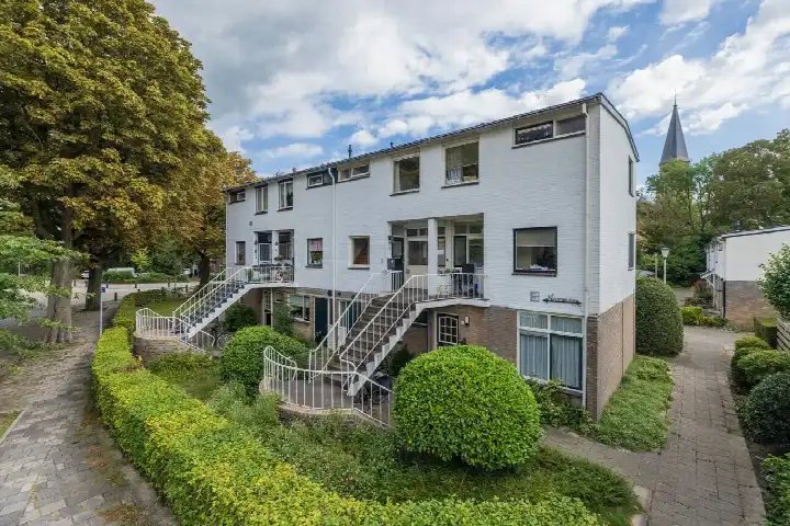 Terraced house for sale: Nijenburg 5, Koningshuysbuurt Sassenheim