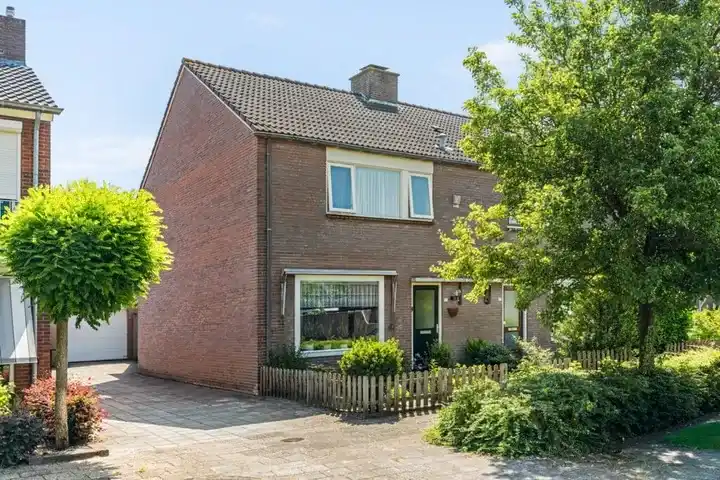 Corner house for sale: Nijverheidstraat 21, Lemelerveld kern west Lemelerveld