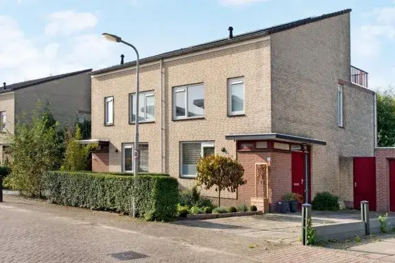 Semi-detached for rent: Nistelrodestraat 63, De Kievit Zuid-Oost Tilburg