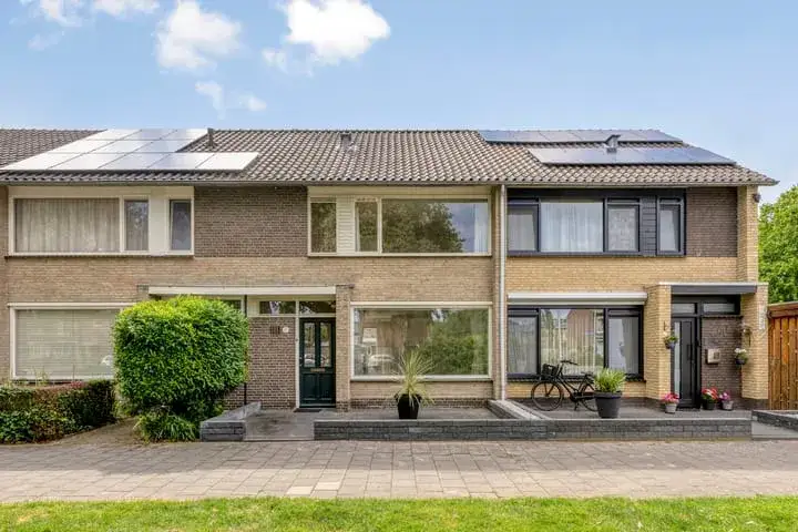 Terraced house for sale: Noordzeelaan 27, Woenselse Heide Eindhoven