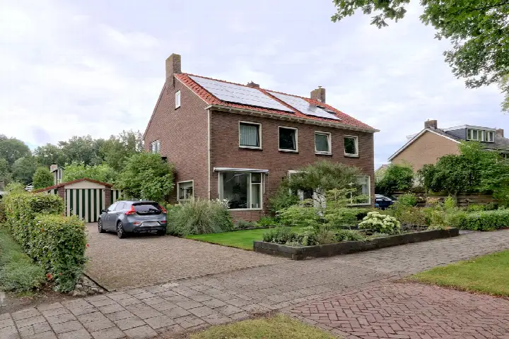 Twee-onder-één-kap te koop: Noordzoom 137, Marknesse-woonkern Marknesse