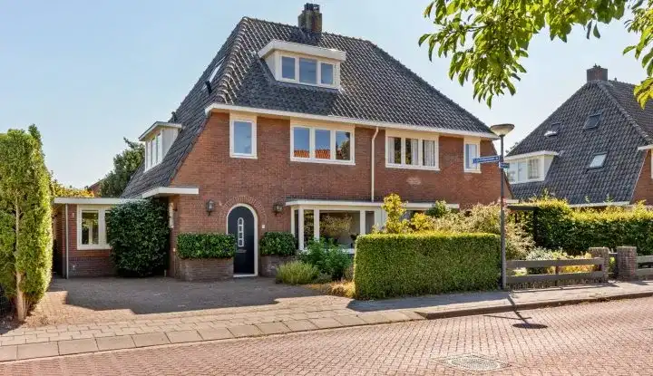 Twee-onder-één-kap te koop: Nootweg 74, Nieuw-Loosdrechtsedijk Loosdrecht